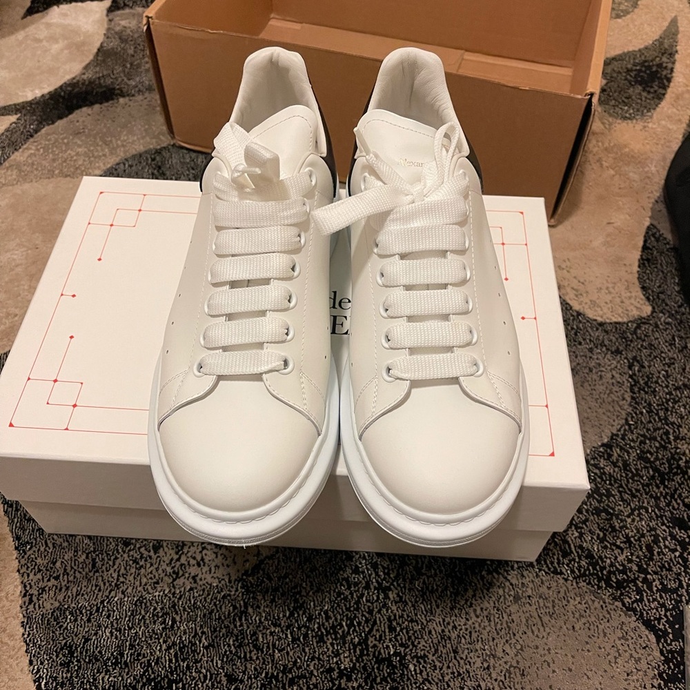 Alexander McQueen sneaker, authentic, in box